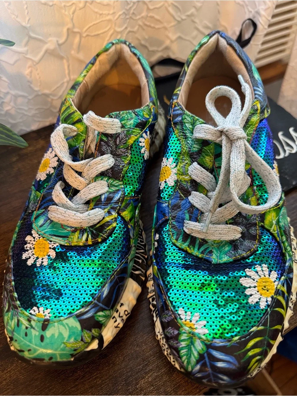 L'ATISTE Green Floral Daisy Slip-On Sneakers